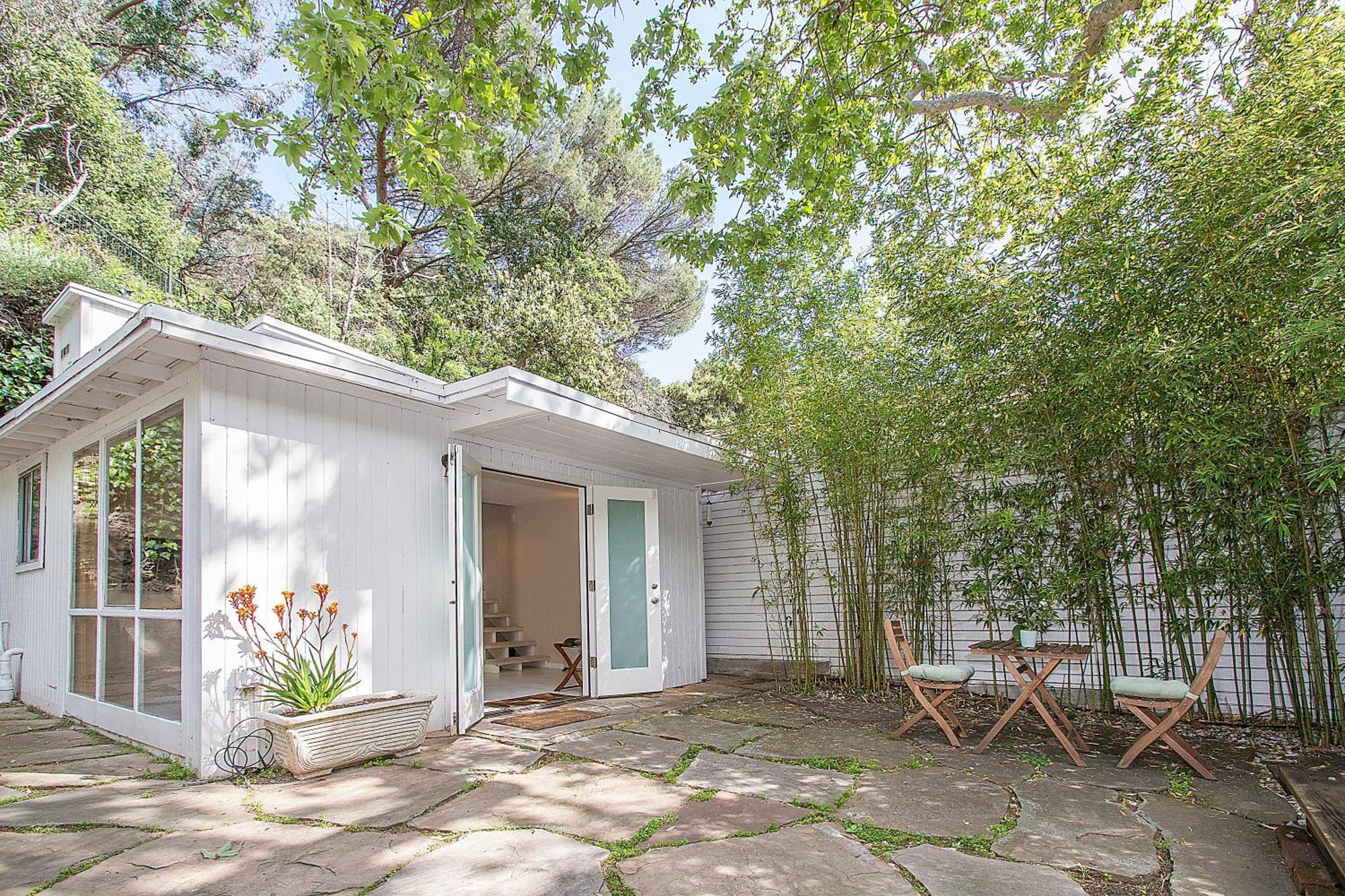 Beverly Glen Charming Gated Holiday home Los Angeles